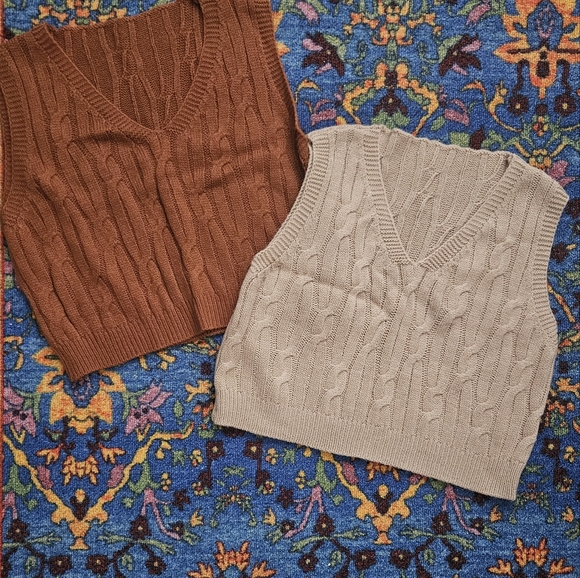 🌈 NWOT Set of Two V Neck Cable Knit Sweater Vest Khali Rust Cropped - Picture 3 of 6